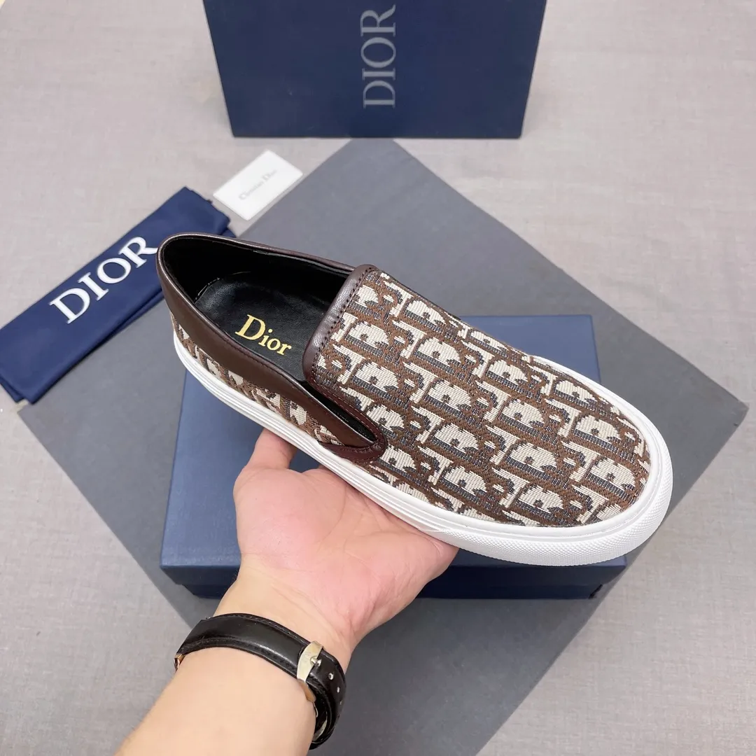 P380, Dior series casual shoes 👟🔥[Dior] Dior's new casual men's shoes are launched in Hong Kong counters. Official website 1:1 production. Original Italian materials. Designed by European and American masters. Perfect shape to create counter quality, solid color rubber wear-resistant outsole and classic dazzling head! Super versatile and very comfortable. High-end without losing taste, fashionable and novel! ! Absolute focus! Code number: 38-44, four colors available (45 can be customized, cannot be returned or exchanged) No. 005